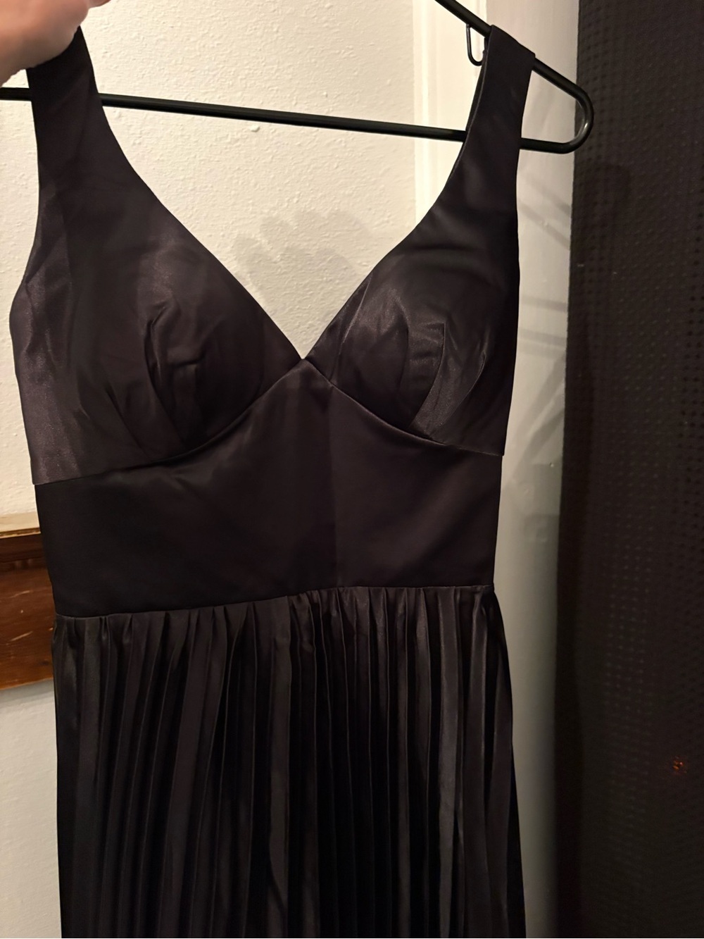 Elegant Black Pleated V-Neck Women’s Dress